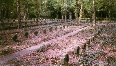 Коммуна Тюне. Польское военное кладбище, где похоронено 255 польских жертв Второй мировой войны.