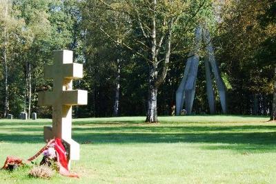 г. Эрбке. Памятник на месте концлагеря «Stalag 321», в котором погибло 40 тысяч заключенных.