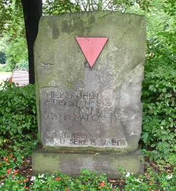 г. Радеберг. Памятник, установленный на лагерном кладбище, где похоронено 422 заключенных, погибших в трудовом лагере.