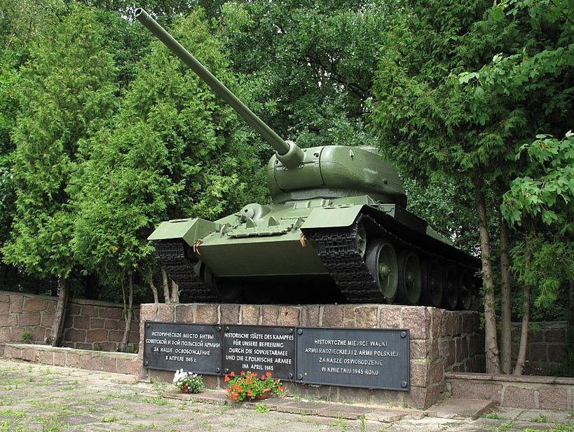 г. Ротенбург. Памятник-танк Т-34 в честь Красной Армии.