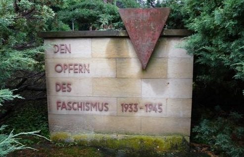Коммуна Штруппен. Памятный знак на месте концлагеря Штруппене, в котором содержалось около 1000 заключенных.