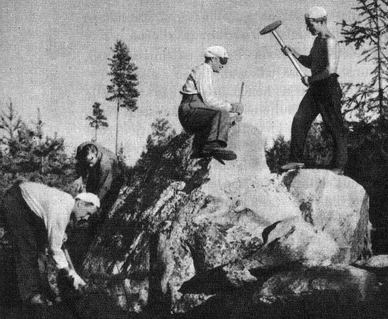 Добровольные финские каменотесы на укреплении Карельского перешейка. Лето 1939 г.