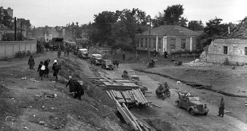 Венгры и немцы входят в Днепропетровск. Сентябрь 1941 г.