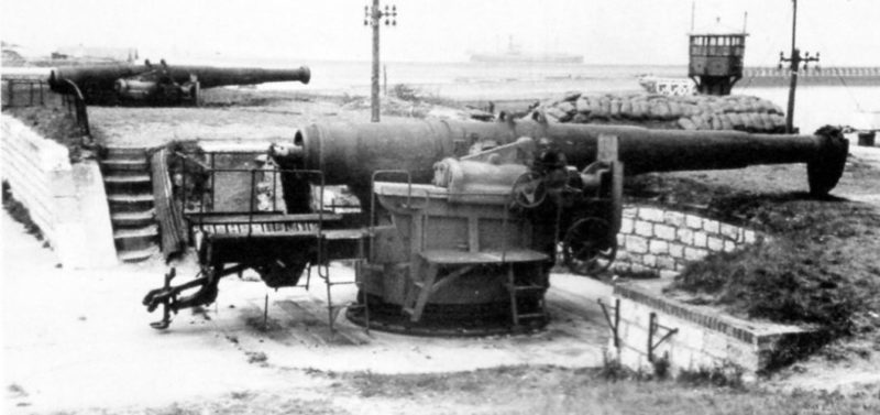 240-мм орудия на позициях до оккупации Франции.