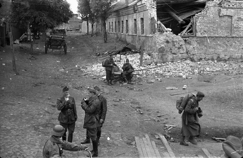Венгры и немцы входят в Днепропетровск. Сентябрь 1941 г.