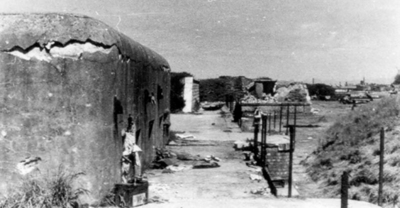 Бункер батареи после капитуляции французов. 1940 г.