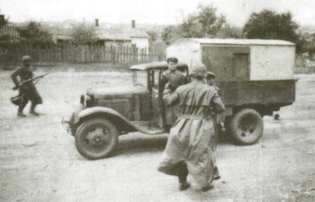 Захват немцами грузовика. 8 октября 1941 г. 
