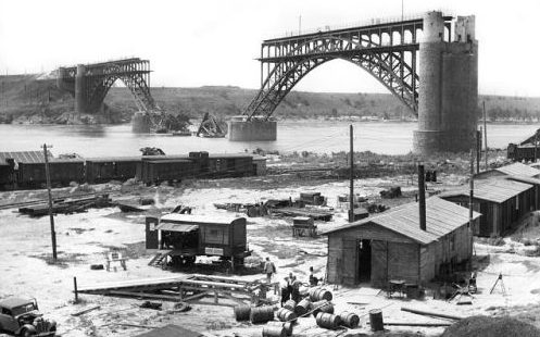 Разрушенный мост через Днепр. Сентябрь 1941 г.