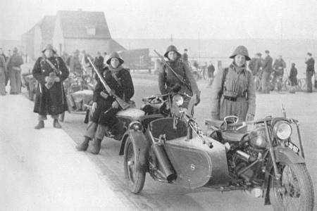 Датские военные мотоциклисты. Апрель 1940 г.