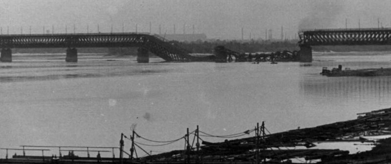 Разрушенный Амурский мост. Сентябрь 1941 г.