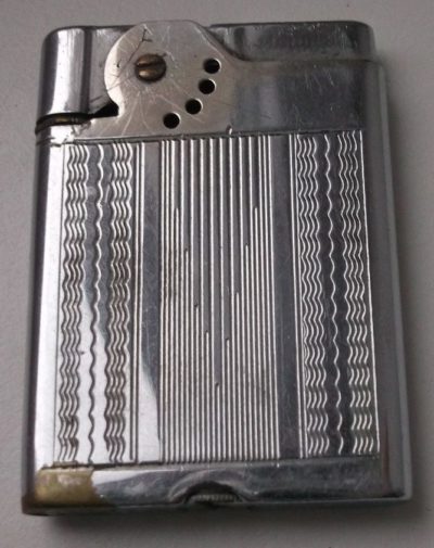 Зажигалки «Wifeu» австрийской фирмы Flatty, выпускались с 1935 года.