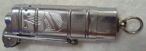 Зажигалка фирмы Bowers «Flip Action Lighter». Модель 1930-х годов.