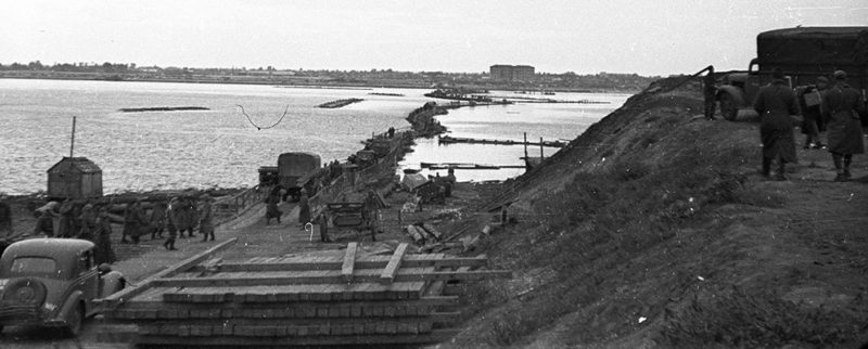 Немецкая переправа через Днепр. Октябрь 1941 г.