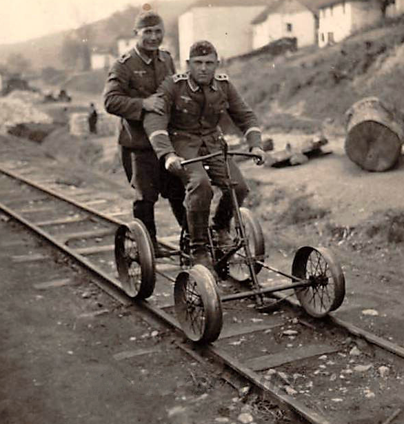 Курьеры в Польше. 1942 г.