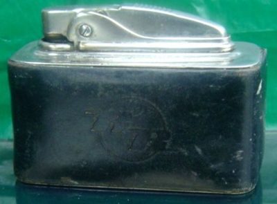 Зажигалка «EOS» австрийской фирмы TCW, выпускалась в 1930-х годах.