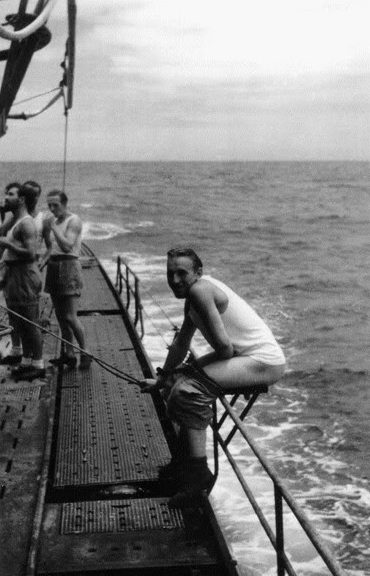 «Туалет» на верхней палубе немецкой подлодки «U-68». 1942 г.