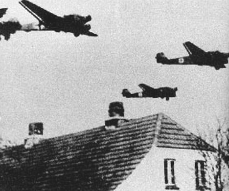 Немецкие «Junkers 52» в небе над Данией. 9 апреля 1940 г.