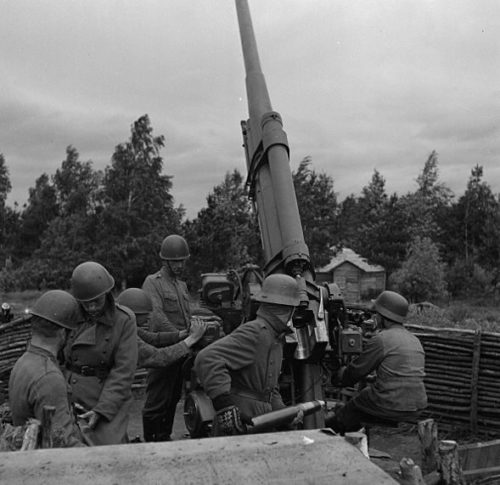 Финская зенитная батарея в районе Выборга. 18 июня 1944 г.