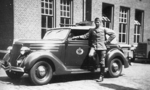 Командирский автомобиль 1-го эскадрона бронеавтомобилей.1939 г.