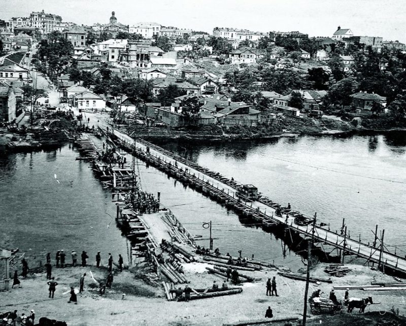 Понтонный мост у Старгородского моста. Лето 1941 г.