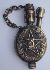 Зажигалка «Team» австрийской фирмы TCW, выпускалась в 1938 году для Красной Армии. 
