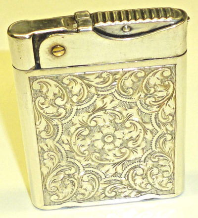 Зажигалки «Wifey» австрийской фирмы Charles Bernhardt, выпускались в 1930-х годах.