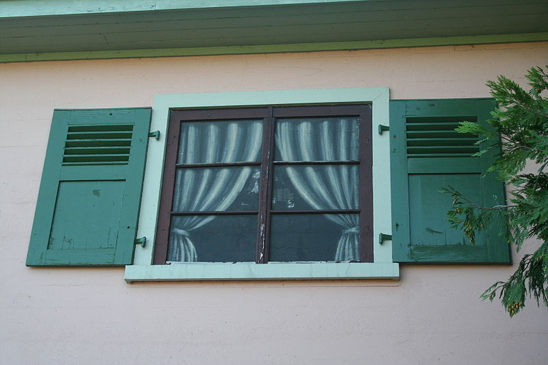 Нарисованное окно на ДОТе. 