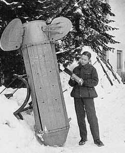 Корпус кассетной советской бомбы, прозванный финнами «хлебницей Молотова». Декабрь 1939 г.