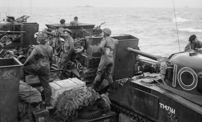 Переход крупных десантных кораблей в Нормандию. Утро 6 июня 1944 г.