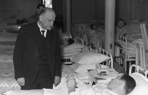Президент Финляндии Кёсти Каллио в госпитале на Рождество. Декабрь 1939 г.