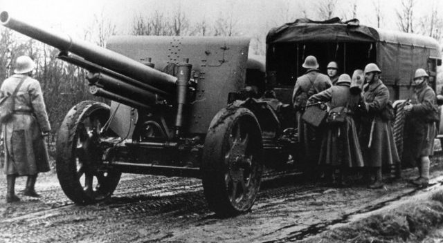 Тягачи «Форд-TRADO» с артиллерийскими орудиями. 1939 г. 