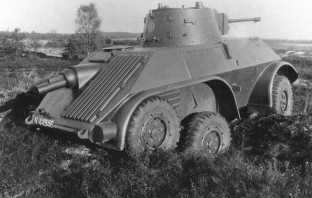 Трехосный бронеавтомобиль «Ван Доорне». 1939 г.