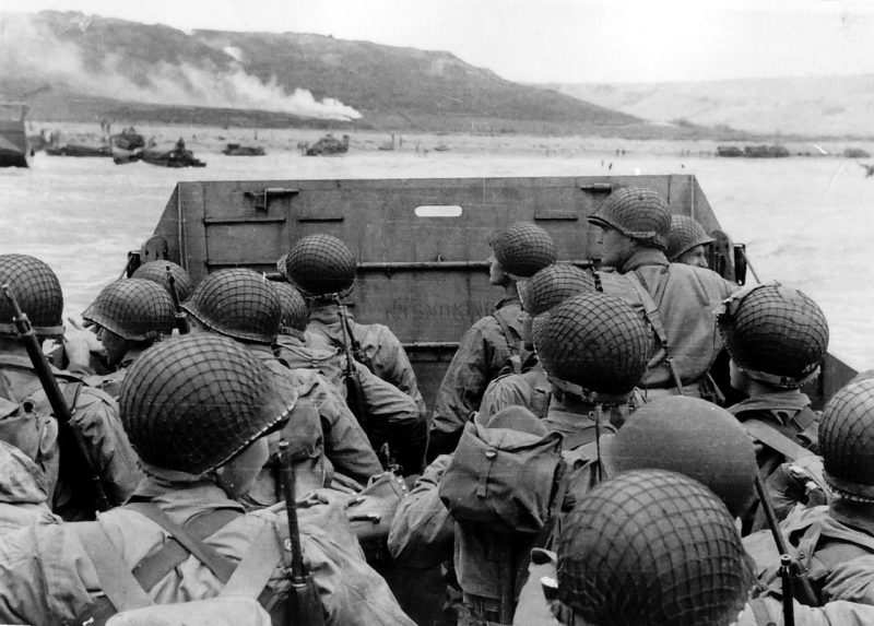 Высадка войск американской 1-й пехотной дивизии. Пляж «Омаха». Утро 6 июня 1944 г.