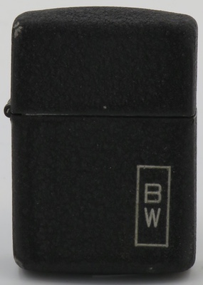 Зажигалки «Zippo» из модельного ряда 1942 года с украшениями. 