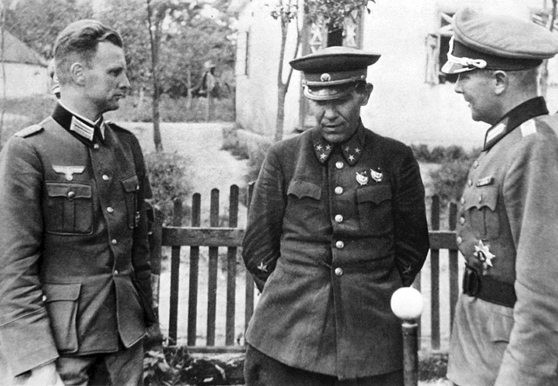 Генерал-лейтенант И. Н. Музыченко, командующий 6-й армией в плену. Август 1941 г. 