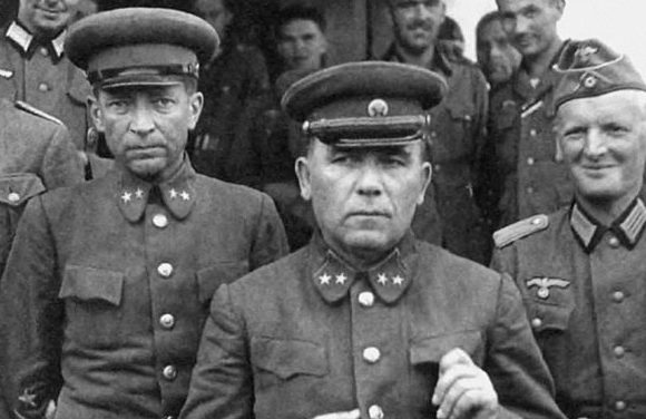 Пленные советские генералы П.Г. Понеделин и М.К. Кириллов. Август 1941 г.