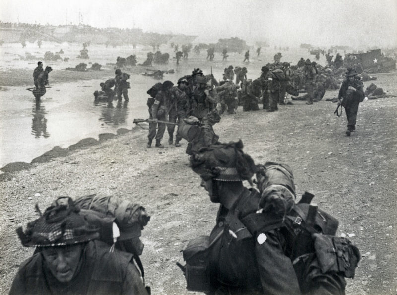 Высадка британских войск на пляже Нормандии. 6 июня 1944 г.