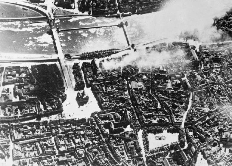 Разрушенные мосты через Маас в Маастрихте. 11 мая 1940 г.
