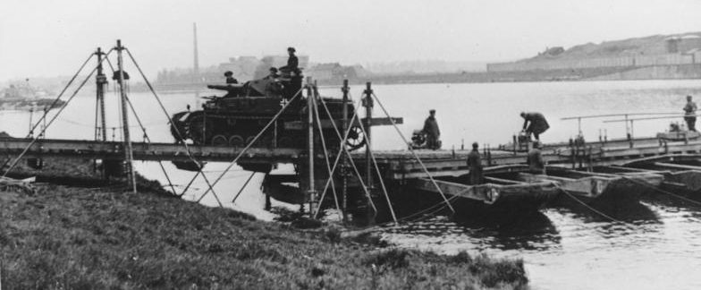 Паромная переправа через Маас. 16 мая 1940 г.