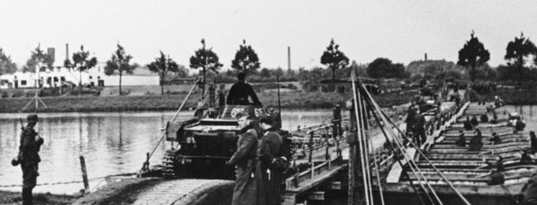 Паромная переправа через Маас. 16 мая 1940 г.