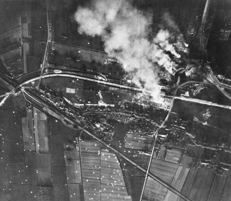 Пожары в Роттердаме после авианалета. 14 мая 1940 г.