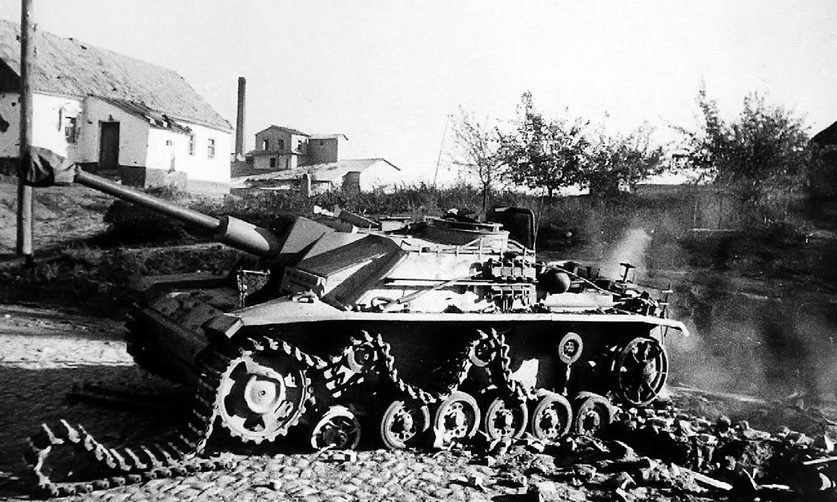 Поврежденная немецкая бронетехника. 10 сентября 1943 года. 