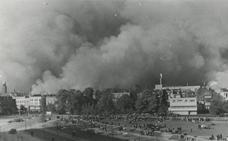 Пожары в Роттердаме после авианалета. 14 мая 1940 г.