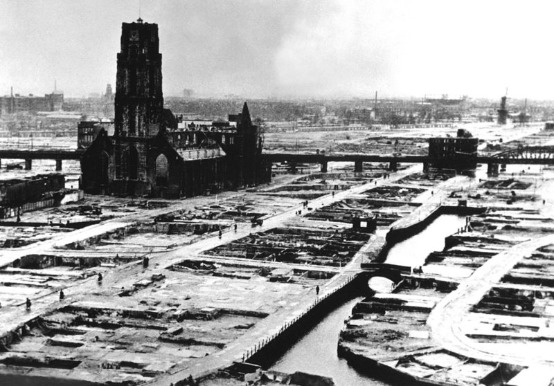Роттердам после немецкой бомбардировки. 14 мая 1940 г.