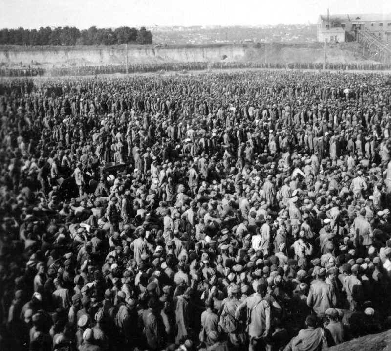 Сборный пункт советских военнопленных «Уманьская яма». Август 1941 г. 