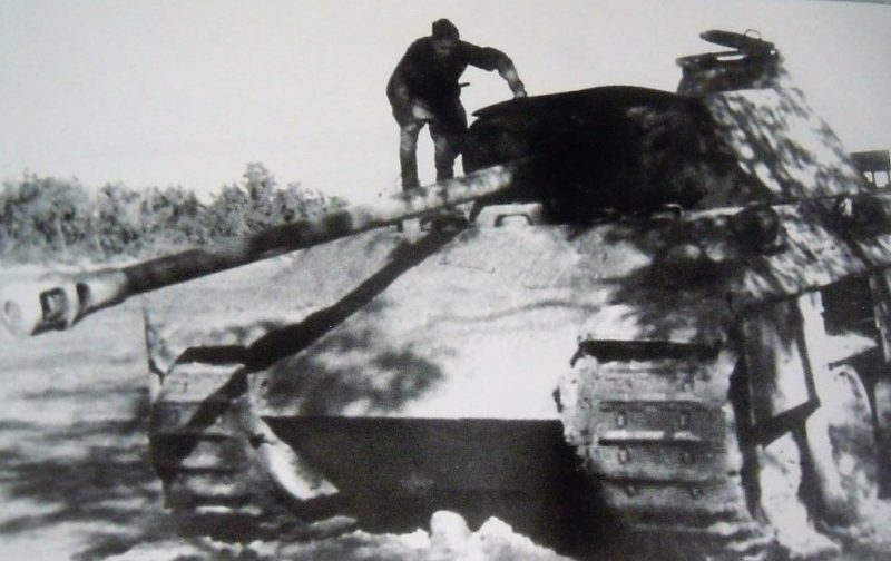 Поврежденная немецкая бронетехника. 10 сентября 1943 года.