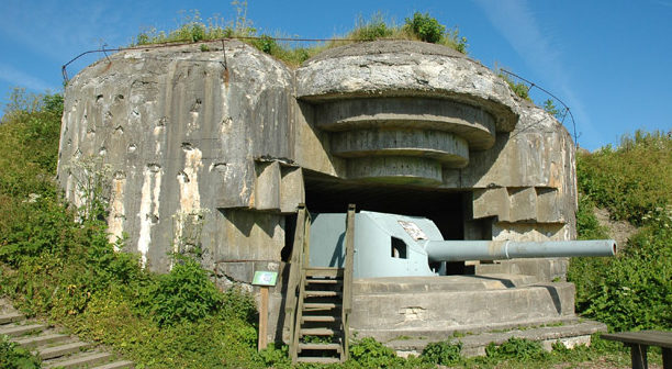Бункеры М270 для 150-мм орудий во время войны и сегодня.