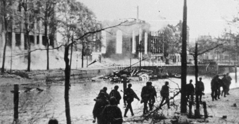 Немецкие войска занимают Роттердам. 14 мая 1940 г.