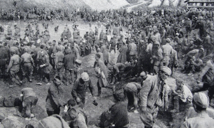 Сборный пункт советских военнопленных «Уманьская яма». Август 1941 г. 