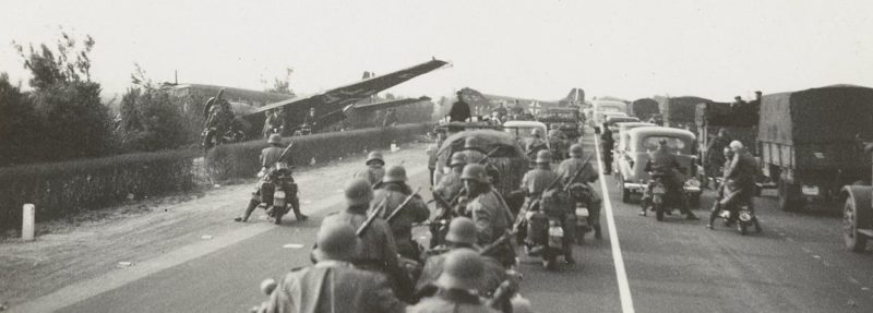 Немецкие войска на автомагистрали Голландии. Май 1940 г.